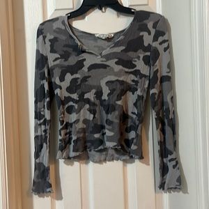 Brand: hippie rose. Size: m. This is a cropped camo long-sleeve shirt.